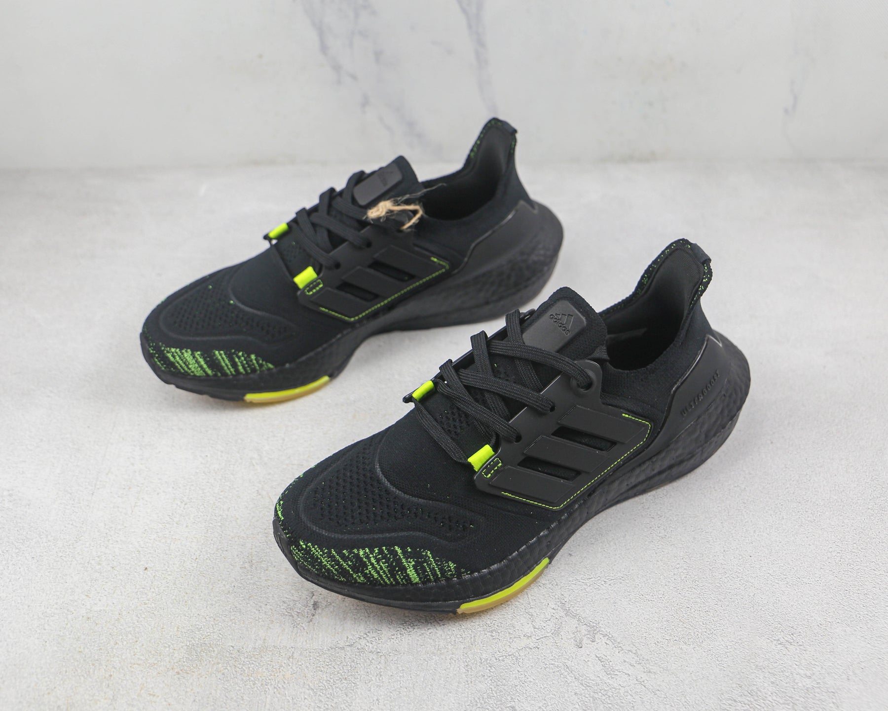 Tênis Adidas Ultra Boost 22 Black Solar Yellow