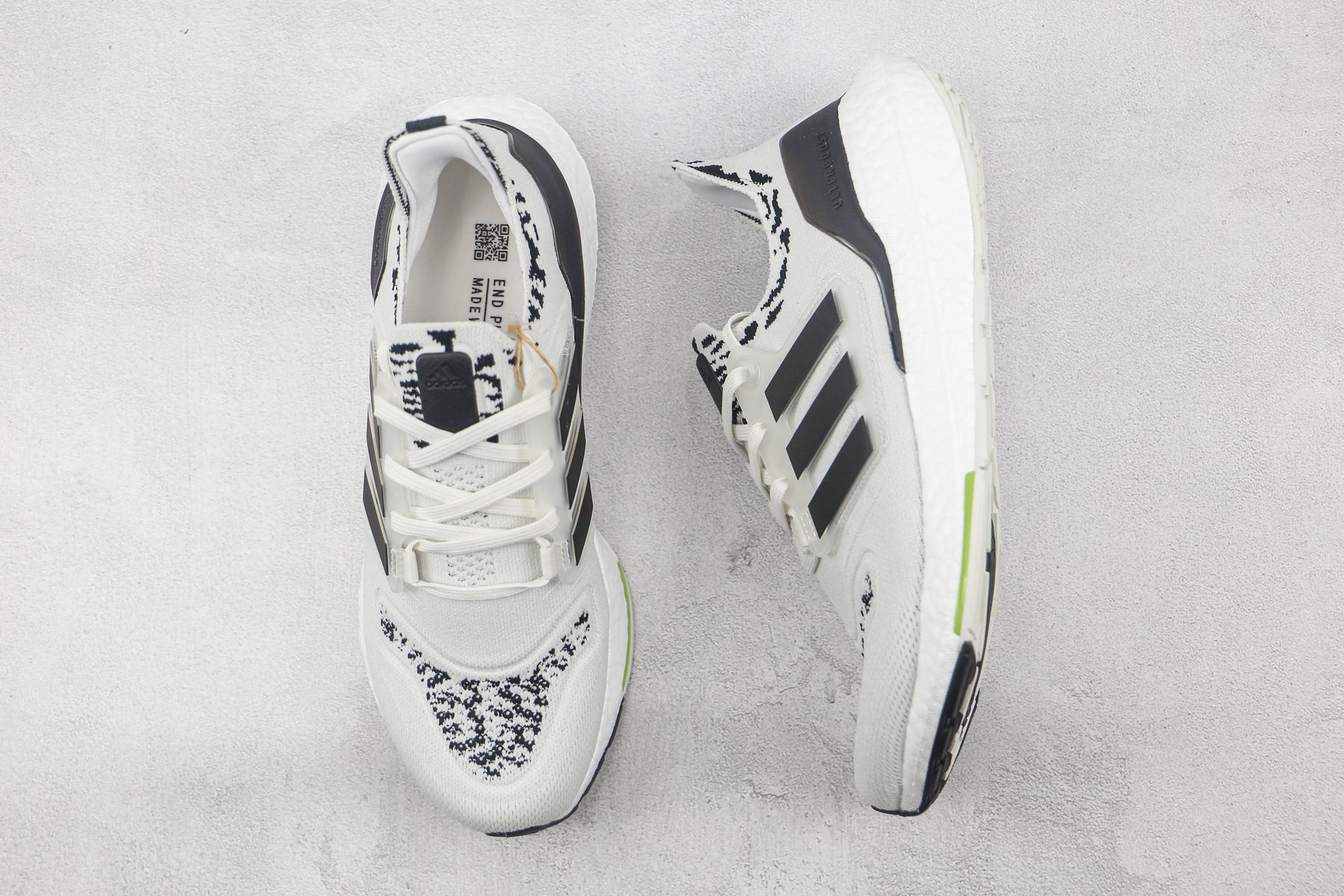 Tênis Adidas Ultra Boost 22 Zebra