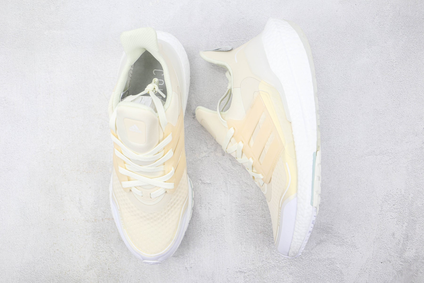 Tênis Adidas Ultra Boost 22 Cold Rdy Beige