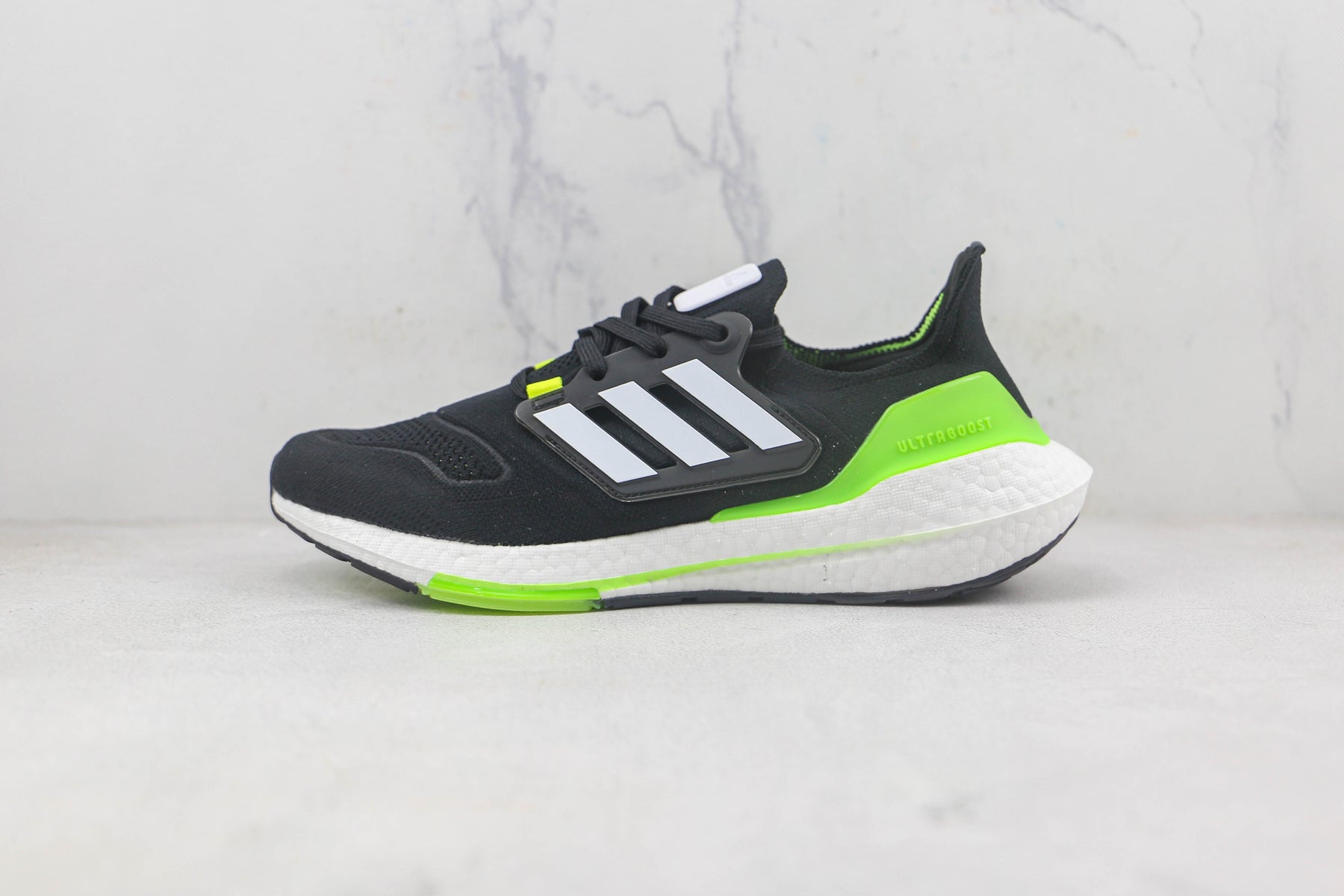 Tênis Adidas Ultra Boost 22 Black and Green