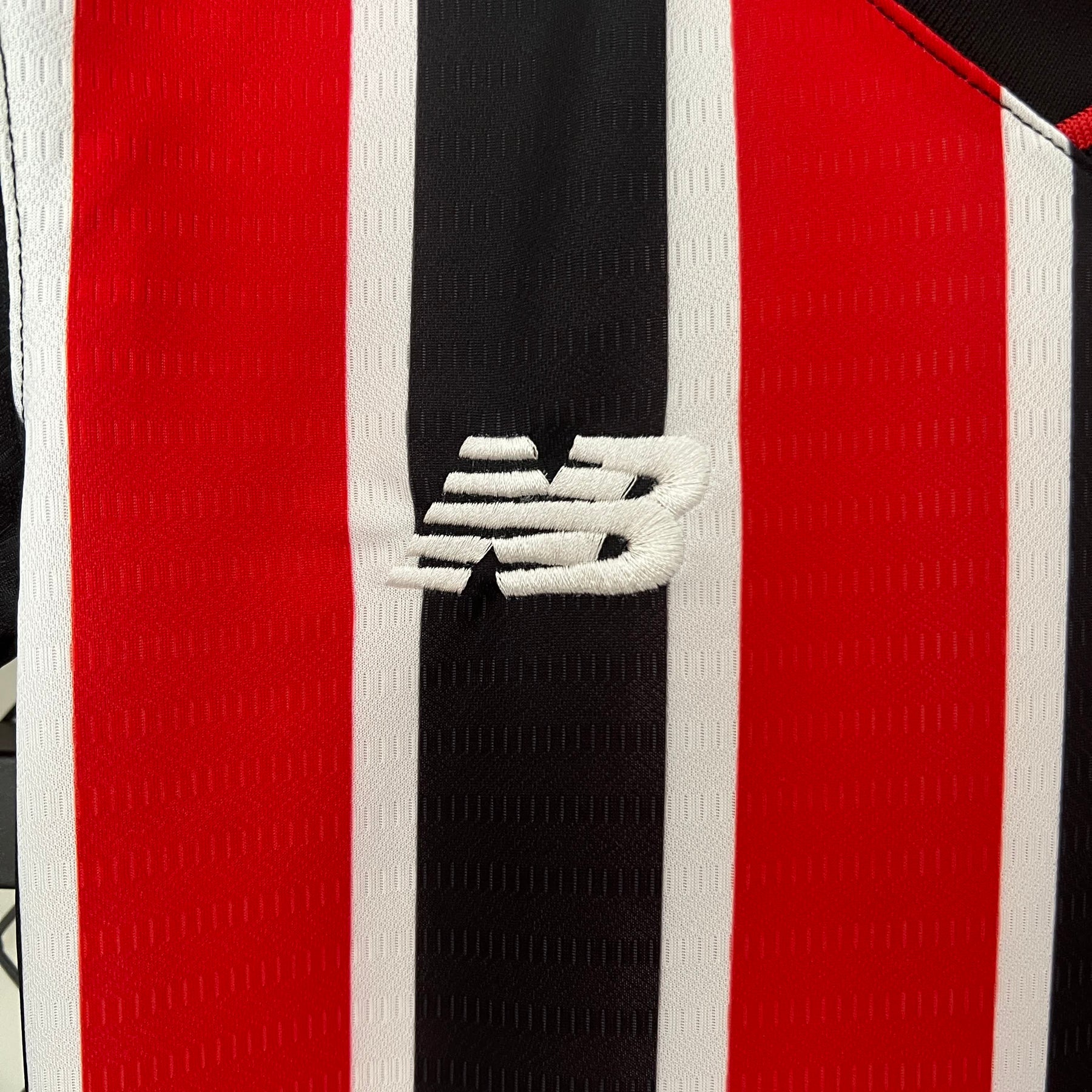 Camisa Feminina São Paulo I 23/24 New balance- Preta e Vermelha
