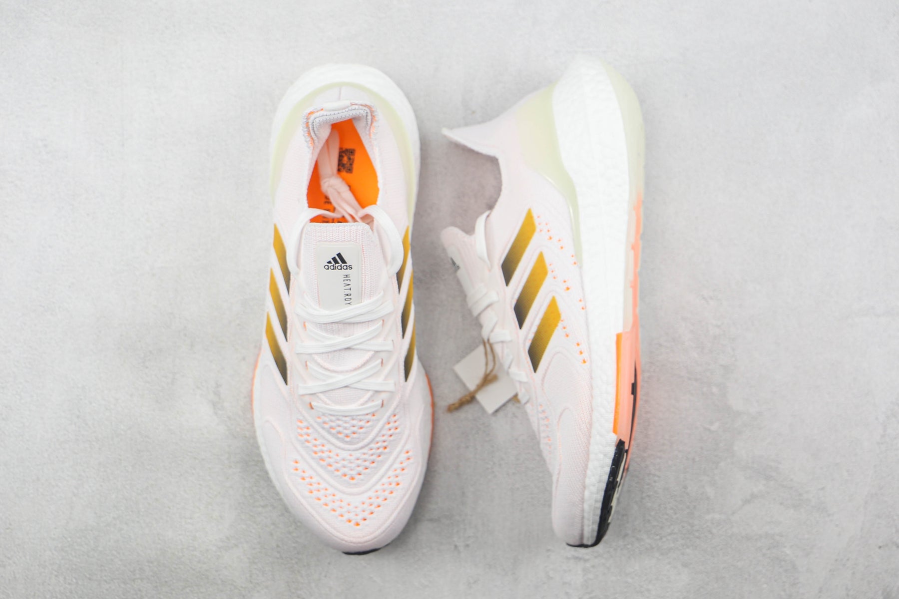 Tênis Adidas Ultra Boost 22 White Flash Orange