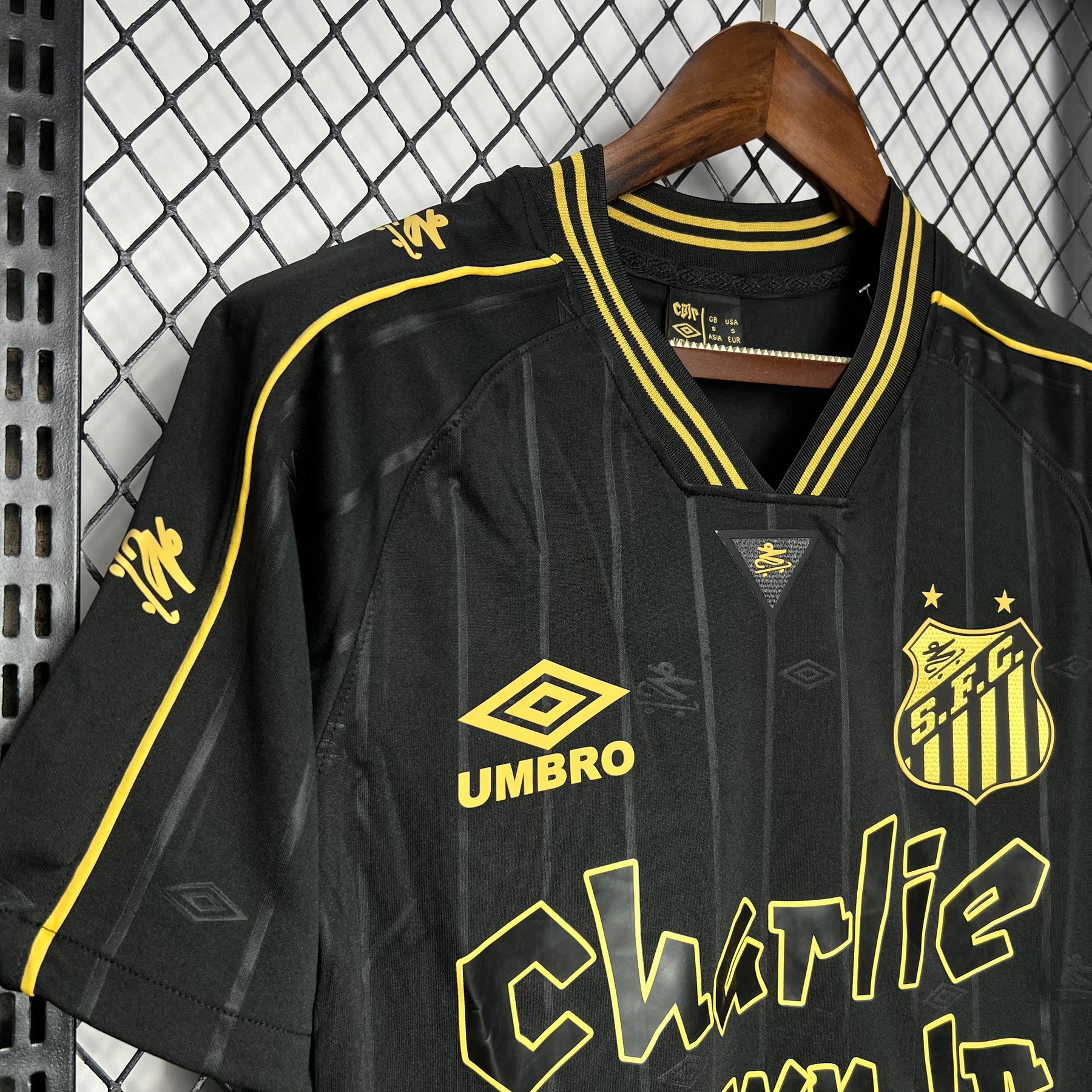 Camisa Santos Charlie Brow JR