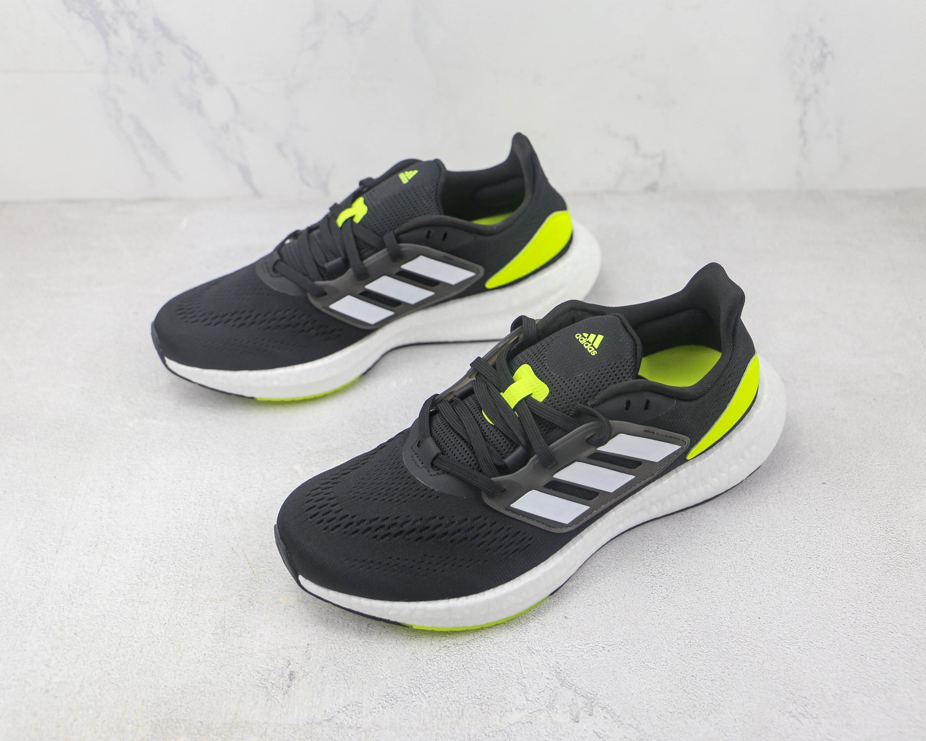 Tênis Adidas Ultra Boost 22 Black and Yellow