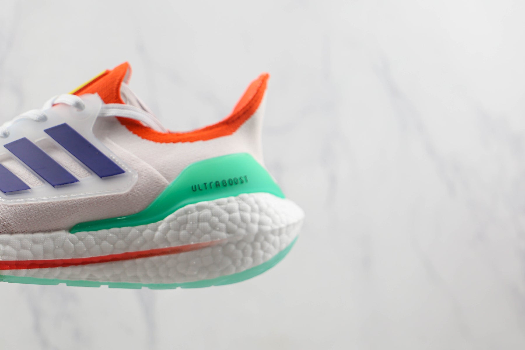 Tênis Adidas Ultra Boost 22 Crystal White Legacy