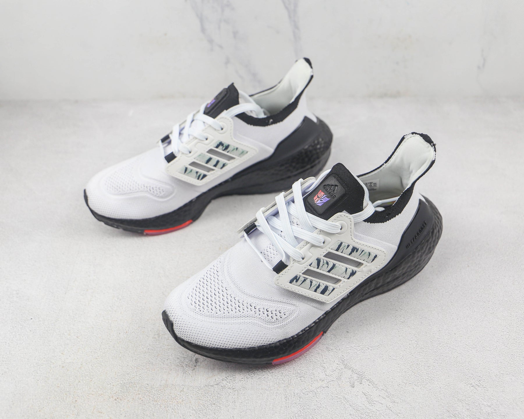 Tênis Adidas Ultra Boost 22 White Black