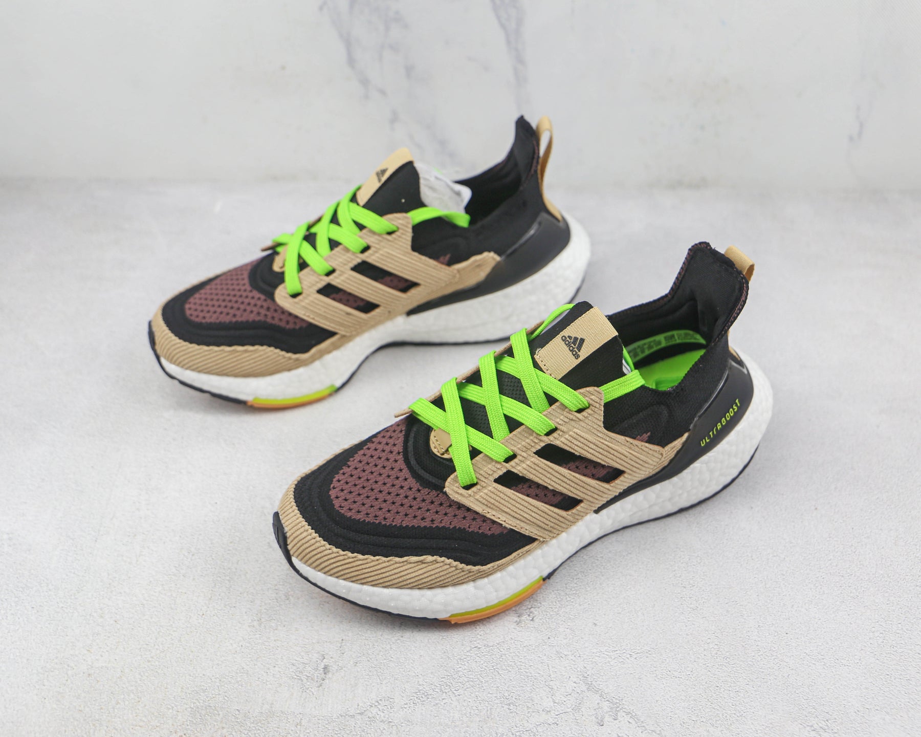 Tênis Adidas Ultra Boost 22 Black Beige Tone