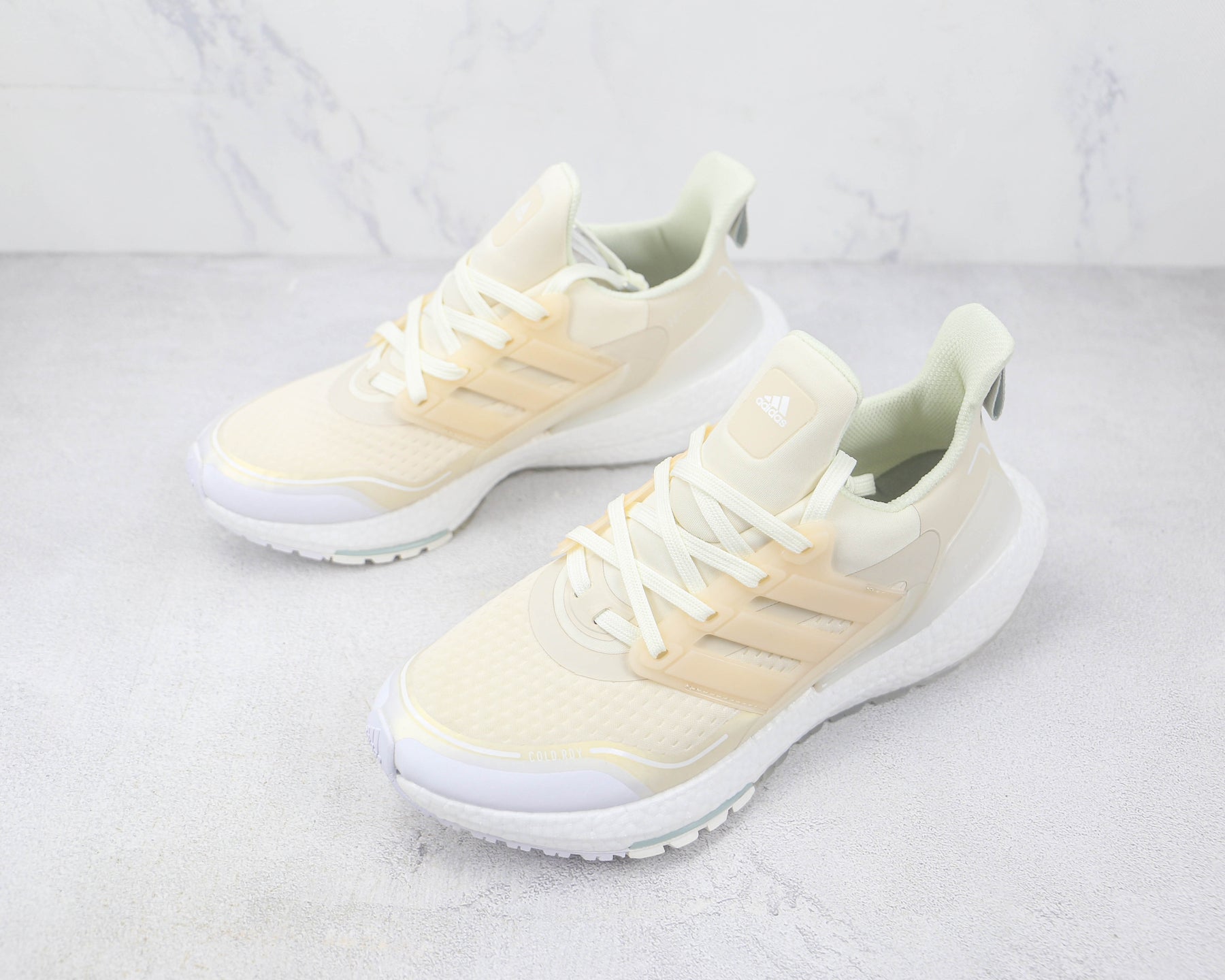 Tênis Adidas Ultra Boost 22 Cold Rdy Beige