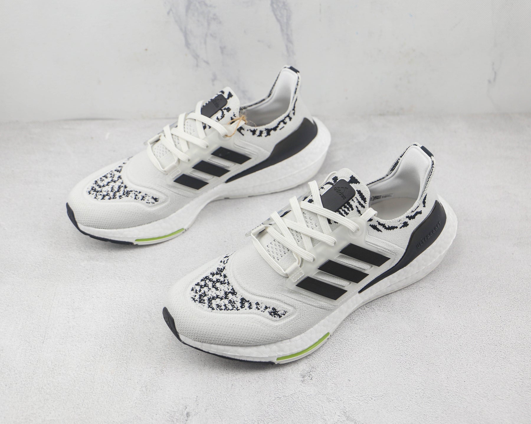 Tênis Adidas Ultra Boost 22 Zebra