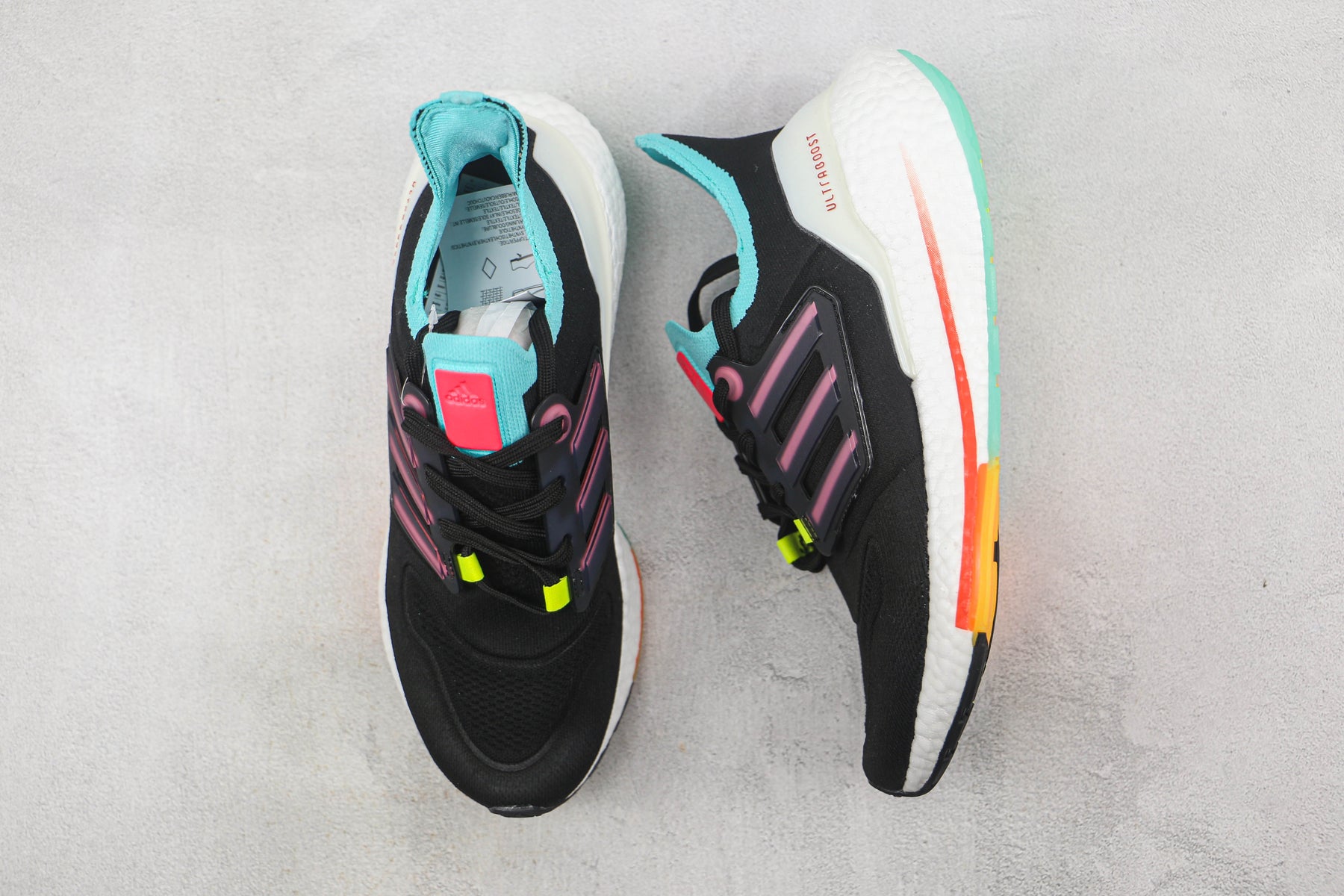 Tênis Adidas Ultra Boost 22 Black Turbo Mint