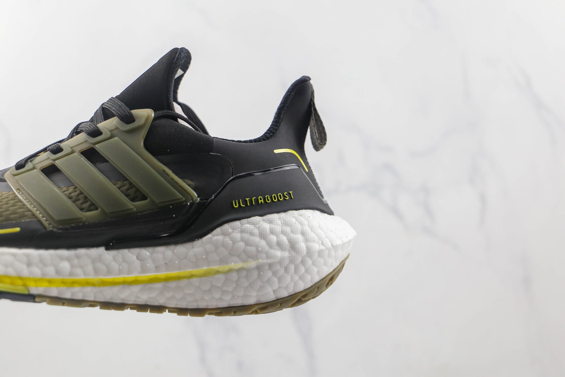 Tênis Adidas Ultra Boost 21 Brown and Black