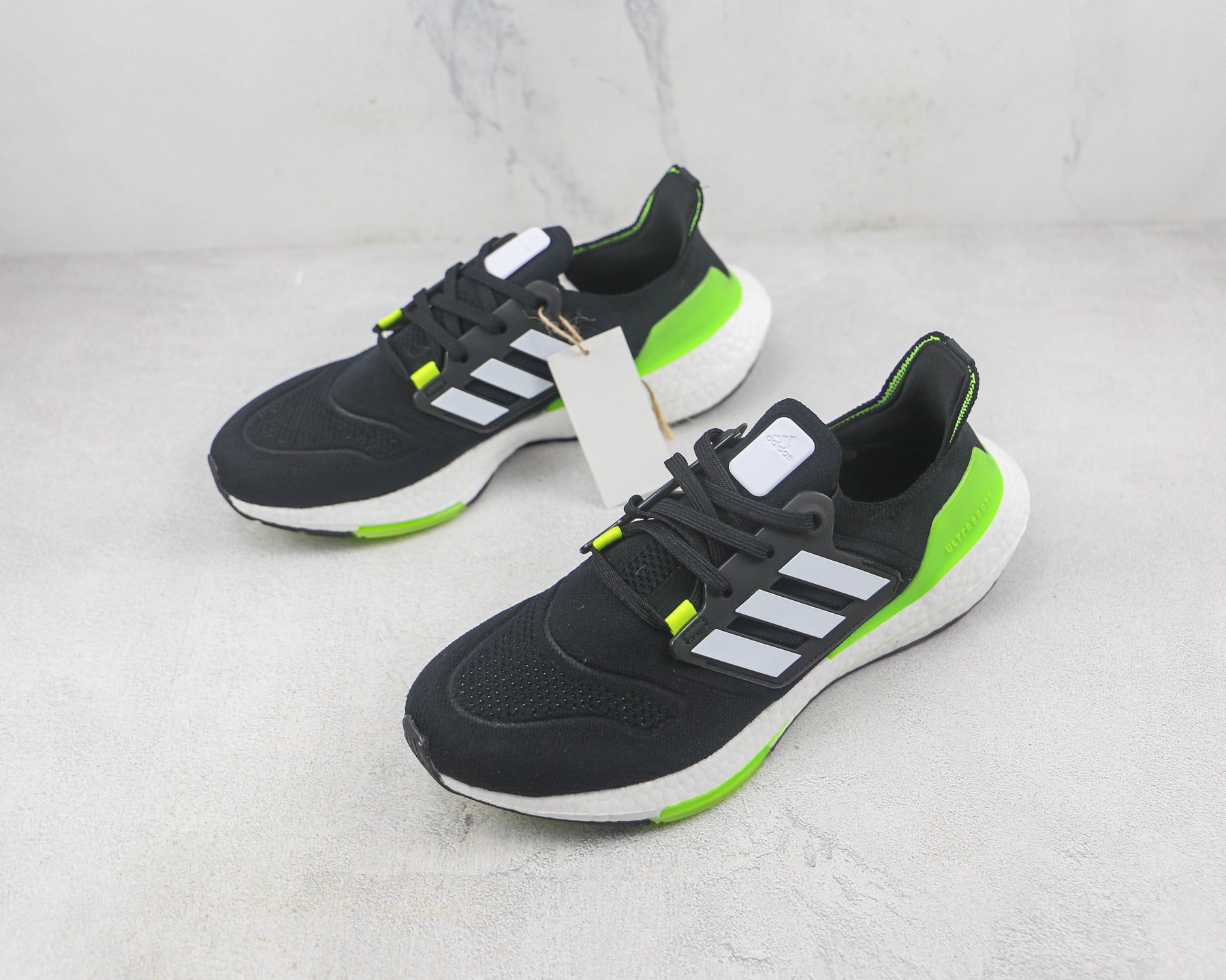 Tênis Adidas Ultra Boost 22 Black and Green