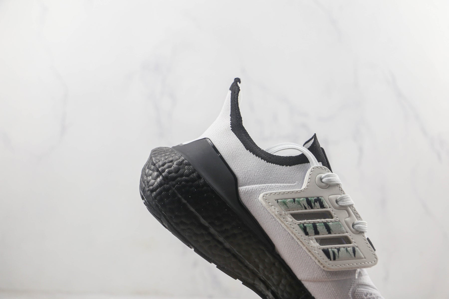 Tênis Adidas Ultra Boost 22 White Black