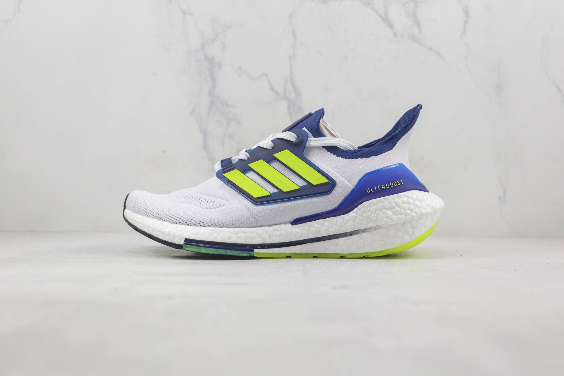Tênis Adidas Ultra Boost 22 Cloud White Solar Yellow