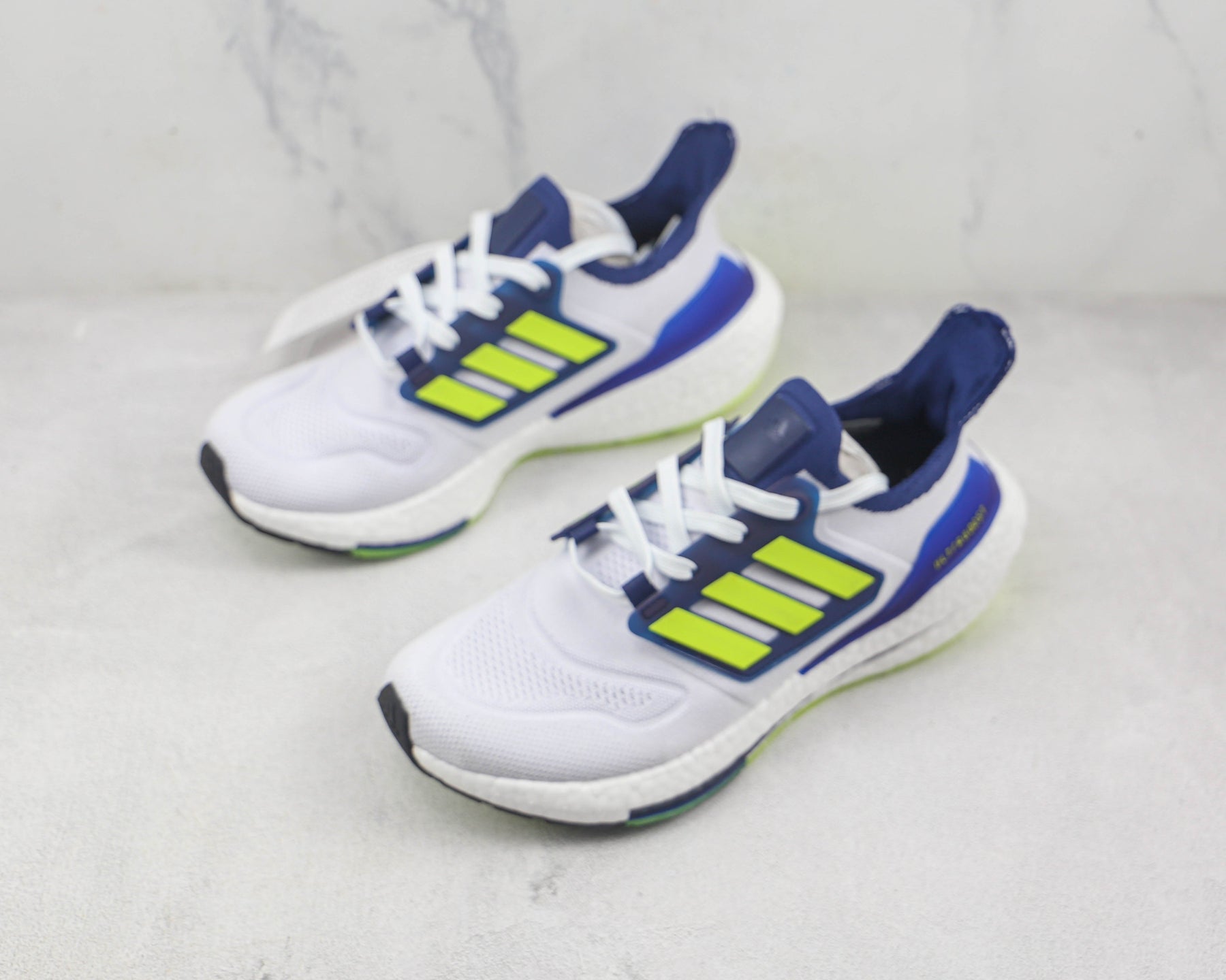 Tênis Adidas Ultra Boost 22 Cloud White Solar Yellow