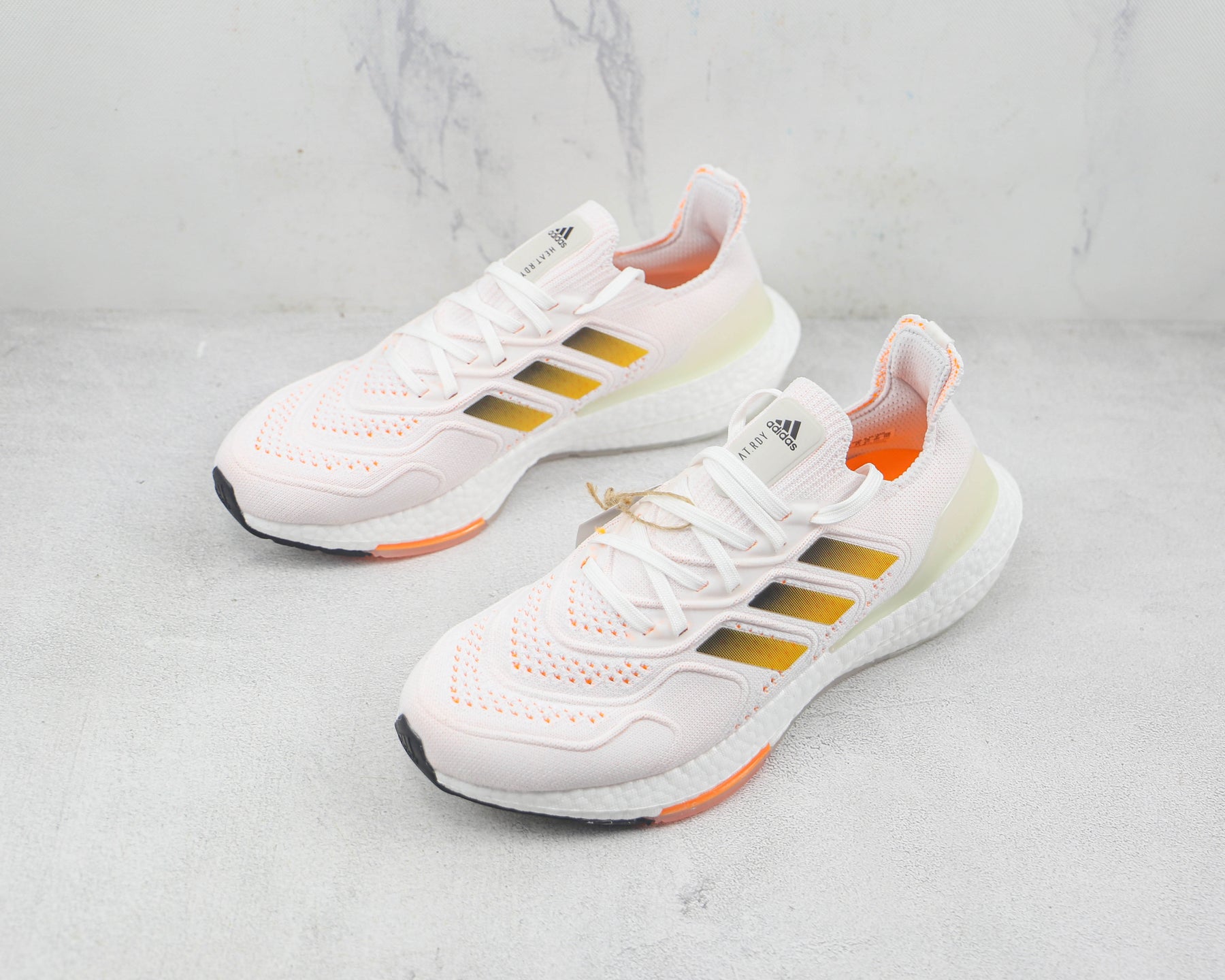 Tênis Adidas Ultra Boost 22 White Flash Orange