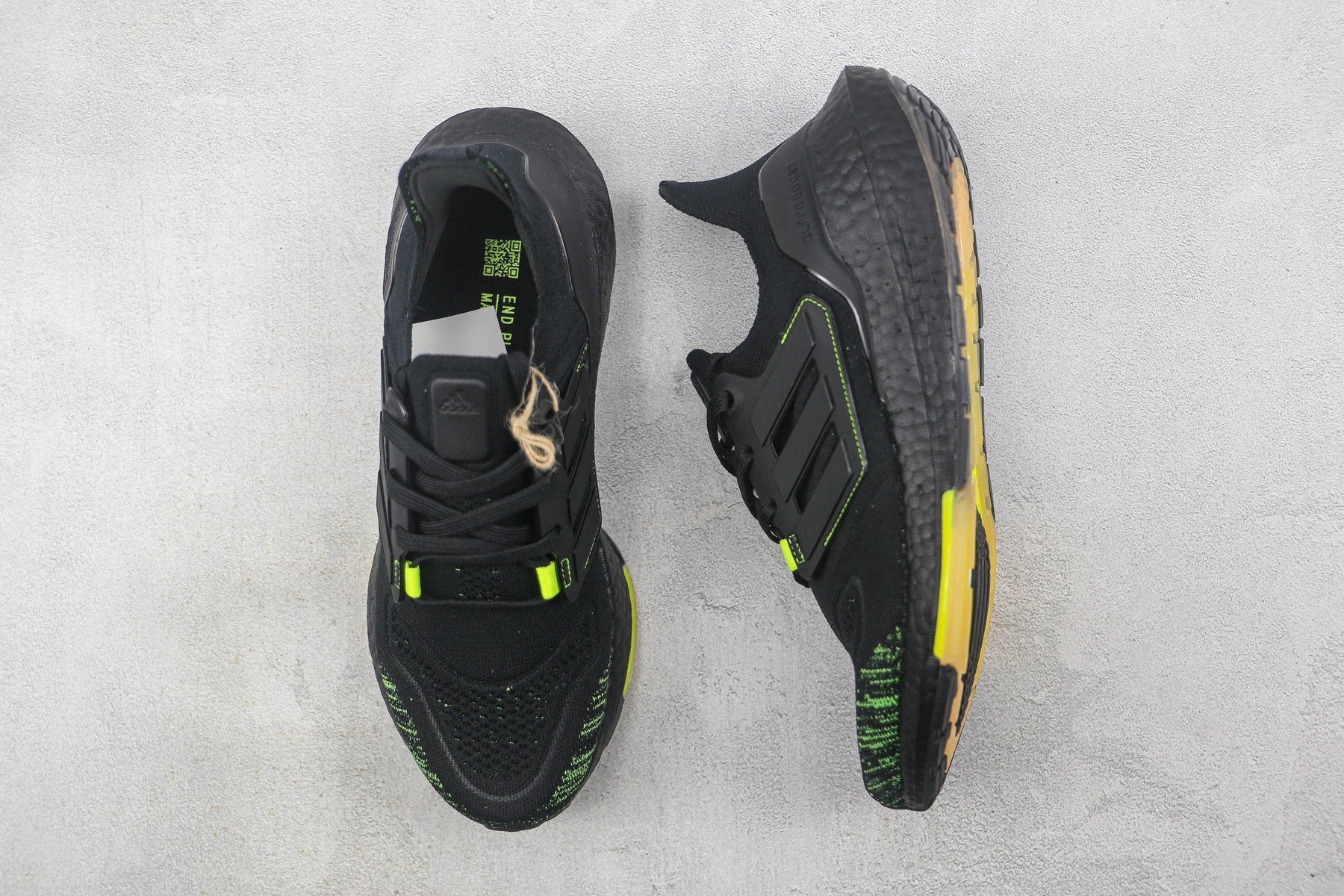 Tênis Adidas Ultra Boost 22 Black Solar Yellow