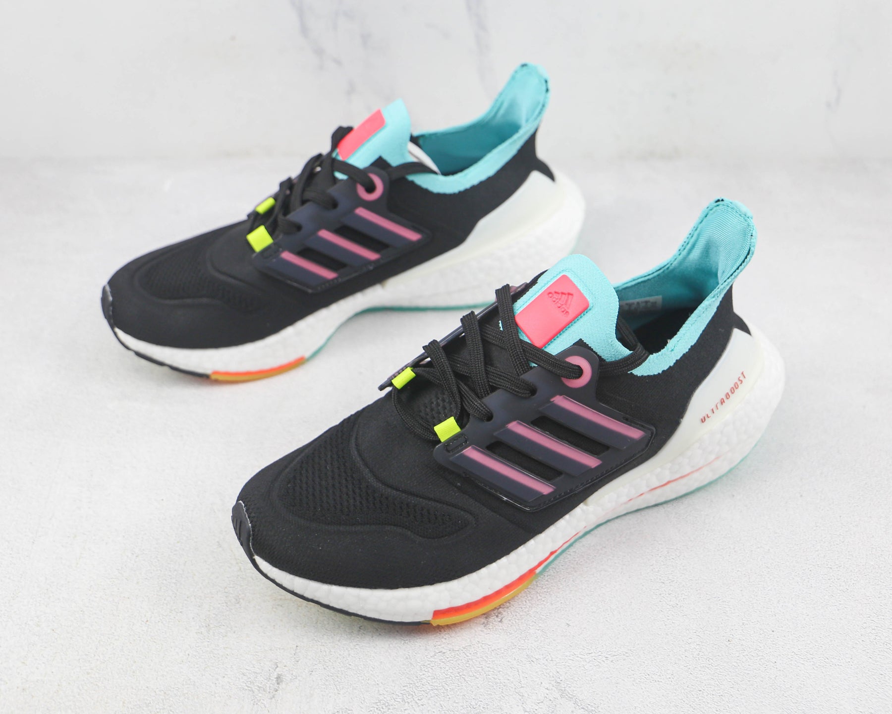 Tênis Adidas Ultra Boost 22 Black Turbo Mint