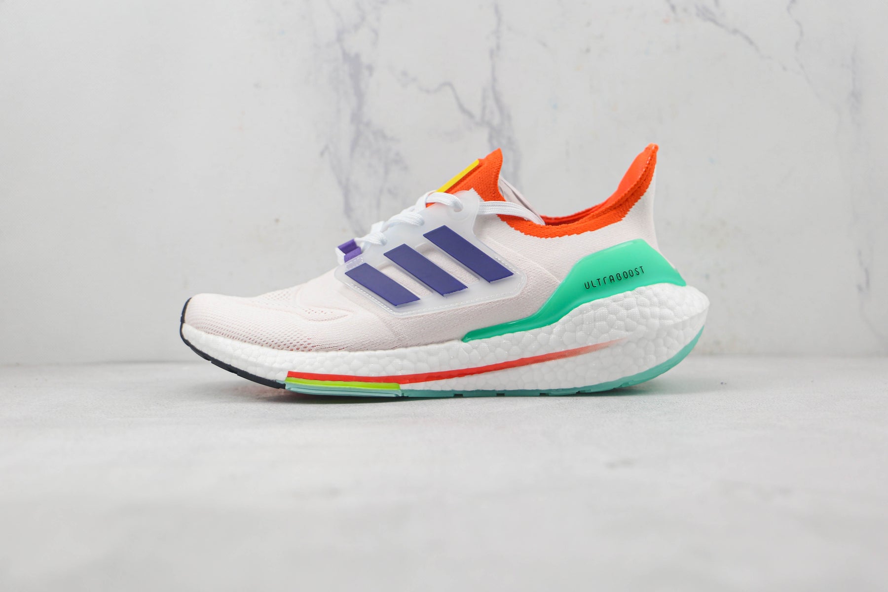 Tênis Adidas Ultra Boost 22 Crystal White Legacy