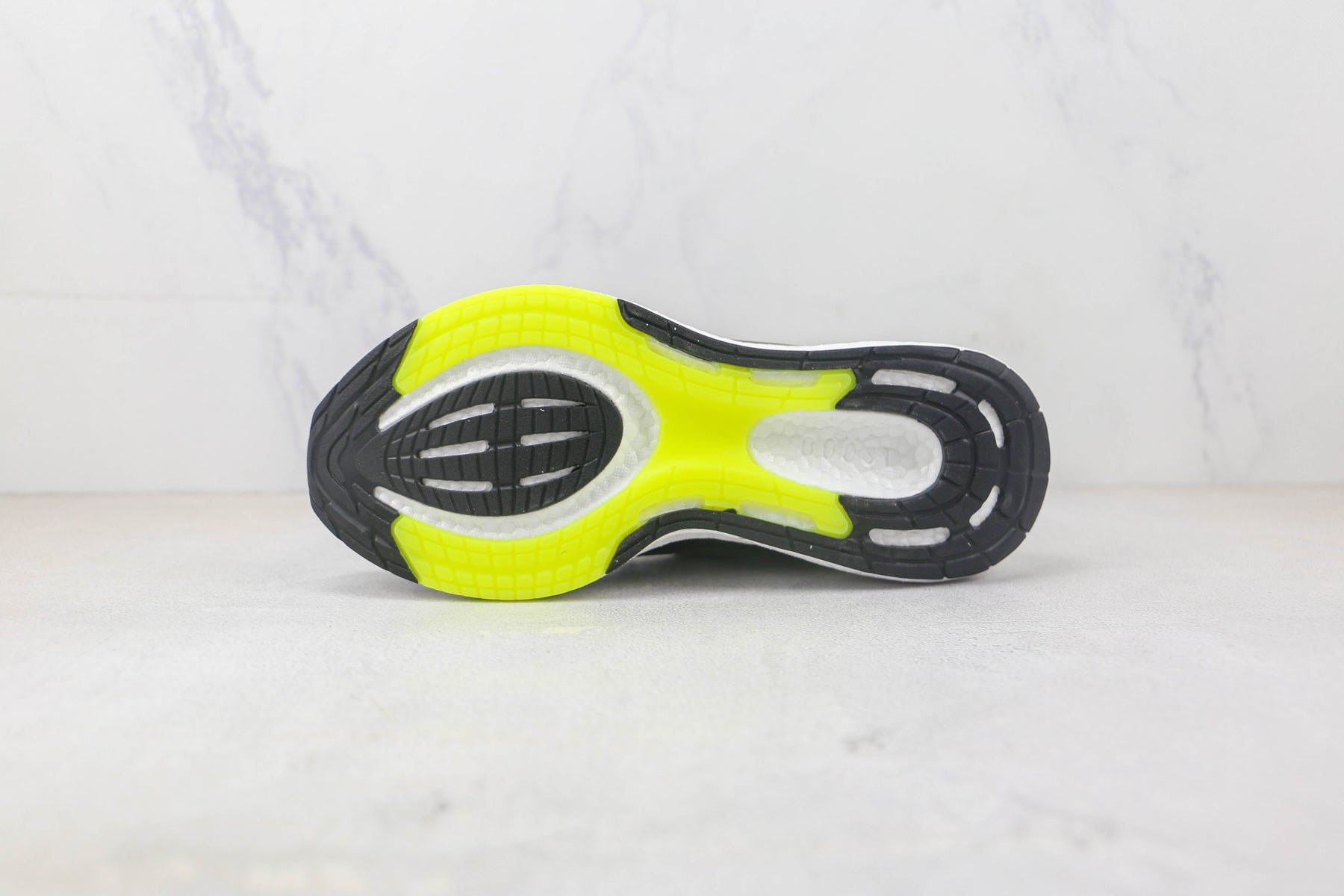 Tênis Adidas Ultra Boost 22 Black and Yellow