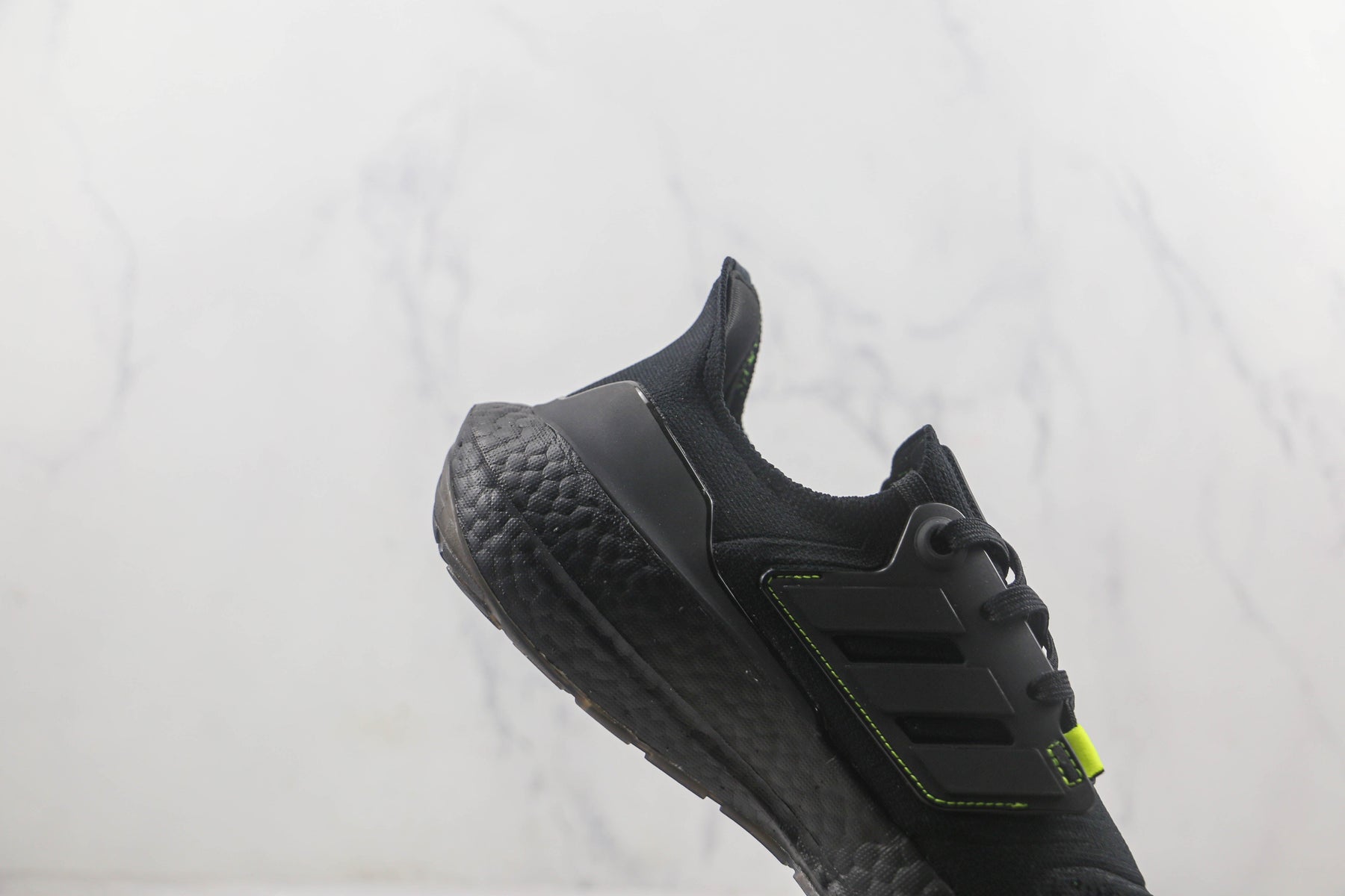 Tênis Adidas Ultra Boost 22 Black Solar Yellow