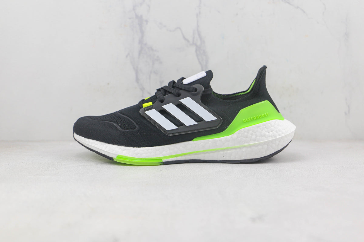 Tênis Adidas Ultra Boost 22  Black and Green