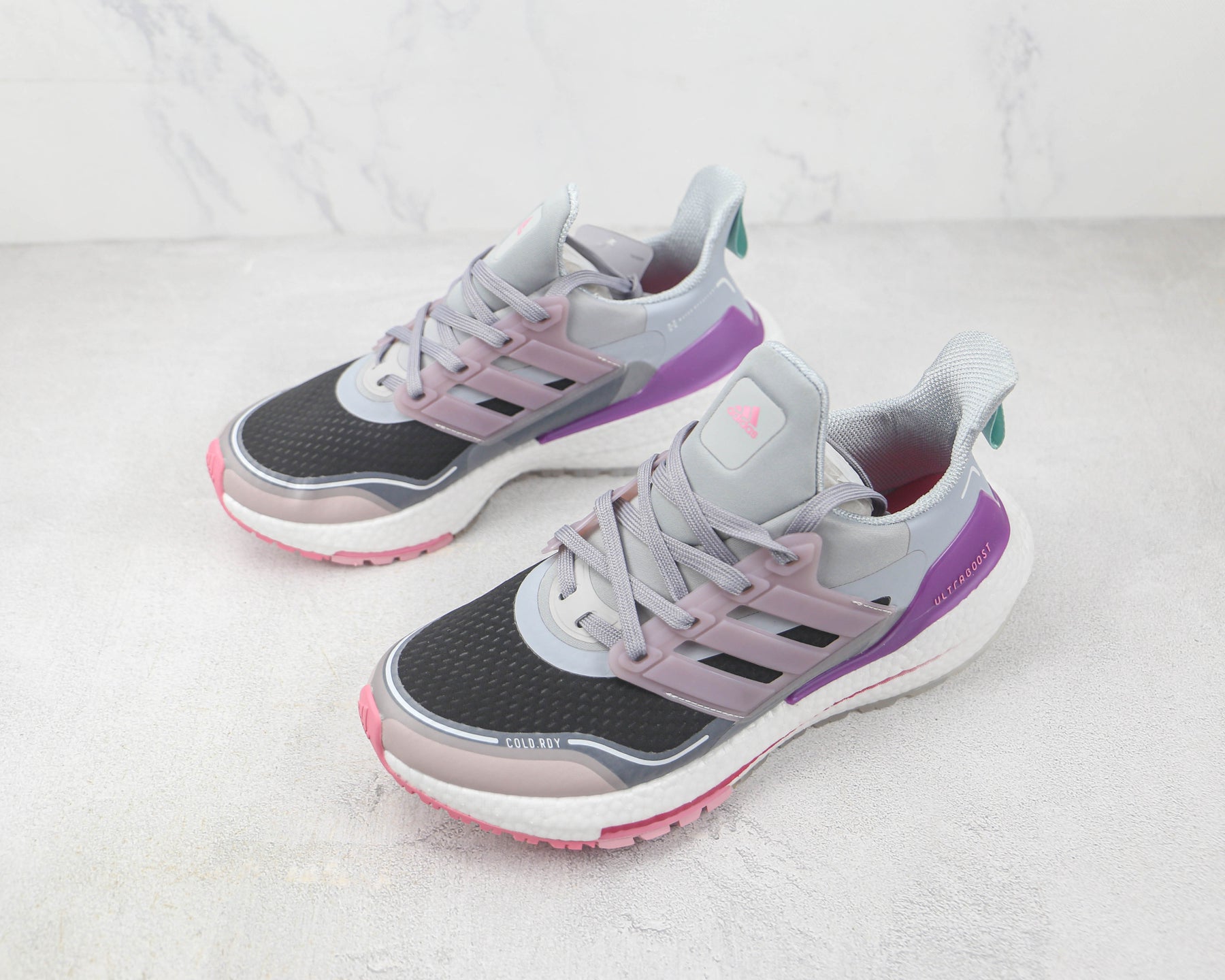 Tênis Adidas Ultra Boost 21 Gray