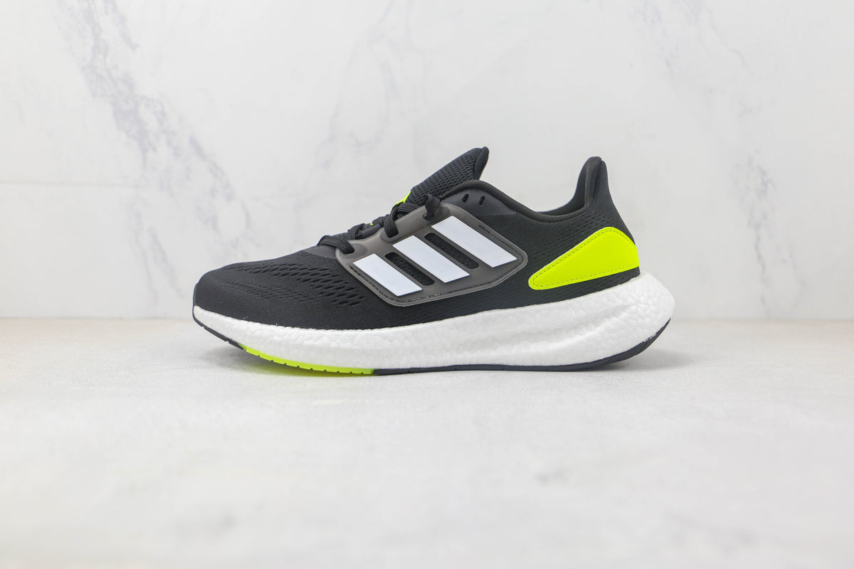 Tênis Adidas Ultra Boost 22 Black and Yellow