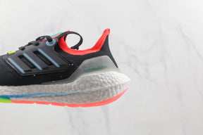 Tênis Adidas Ultra Boost 22 Black/Sky Rush/Turbo