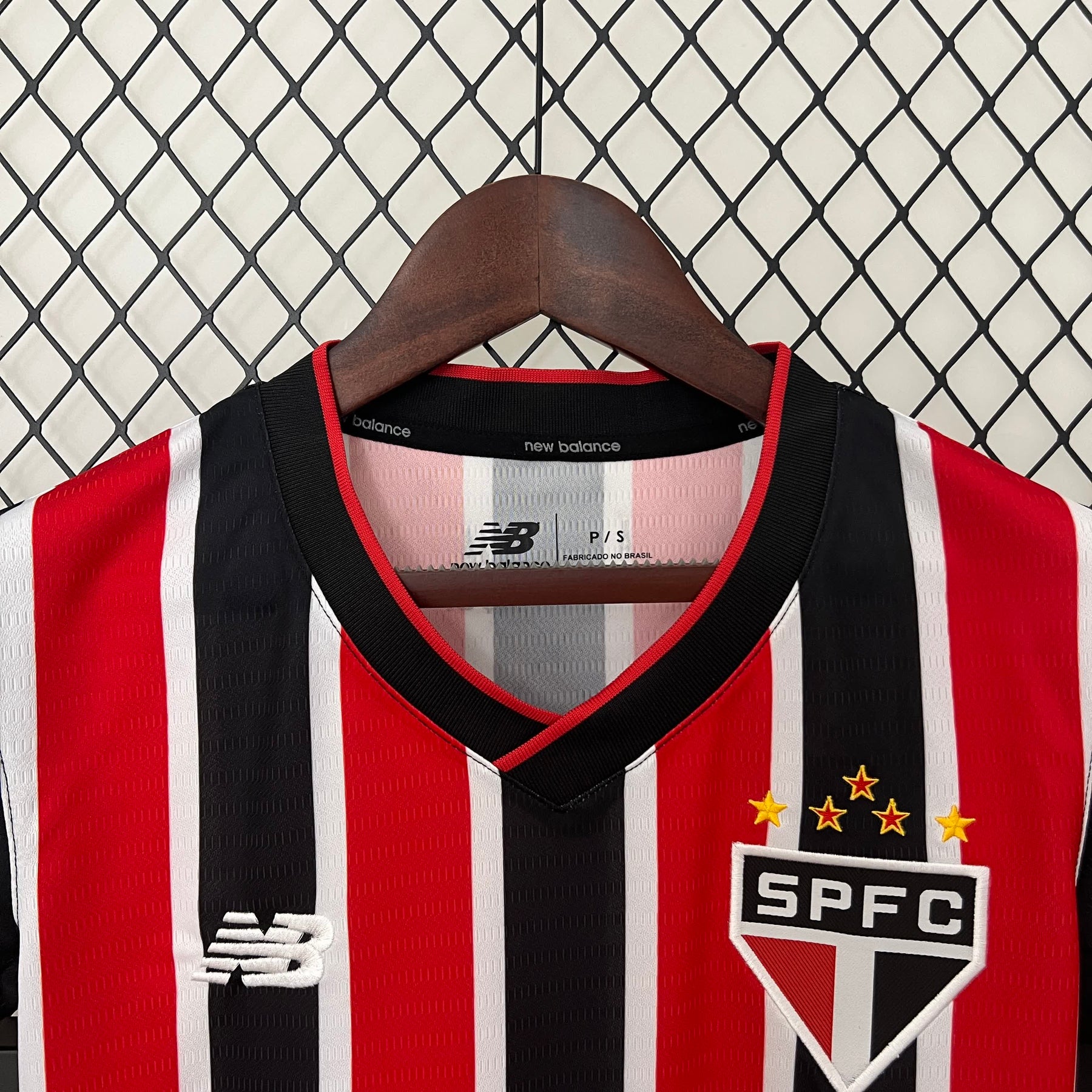 Camisa Feminina São Paulo I 23/24 New balance- Preta e Vermelha