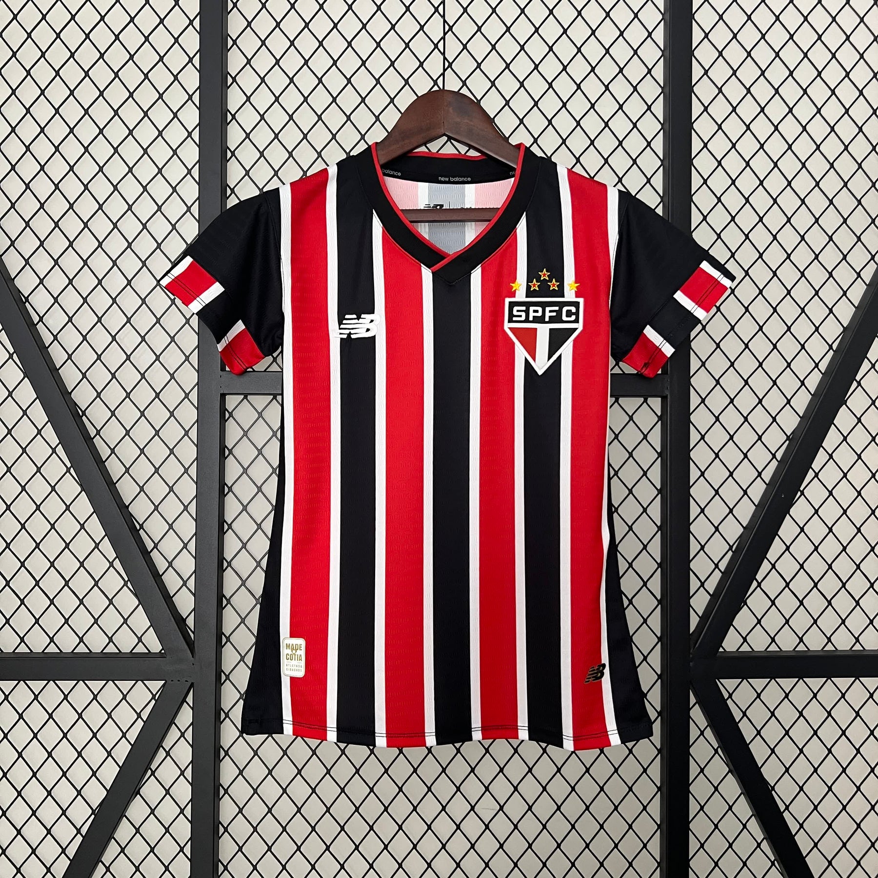 Camisa Feminina São Paulo I 23/24 New balance- Preta e Vermelha