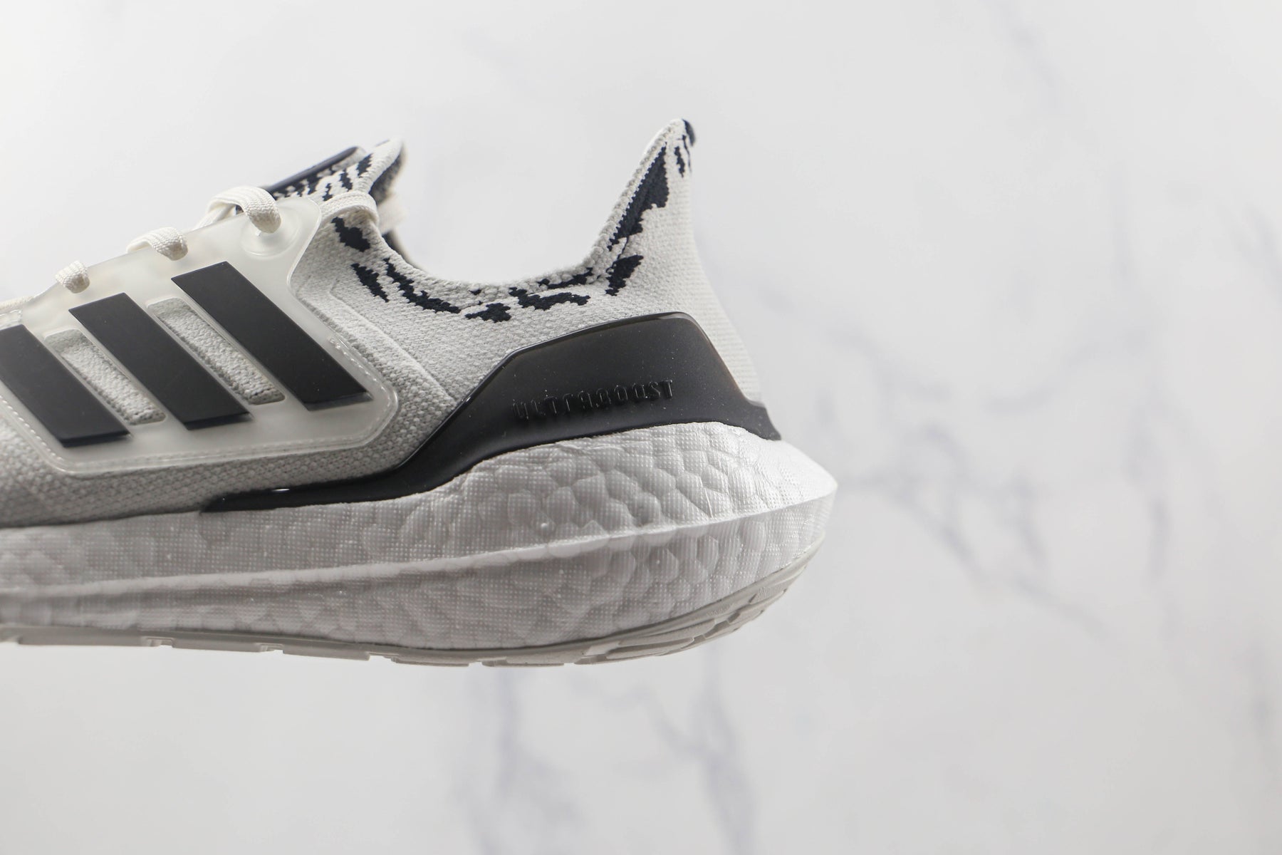 Tênis Adidas Ultra Boost 22 Zebra