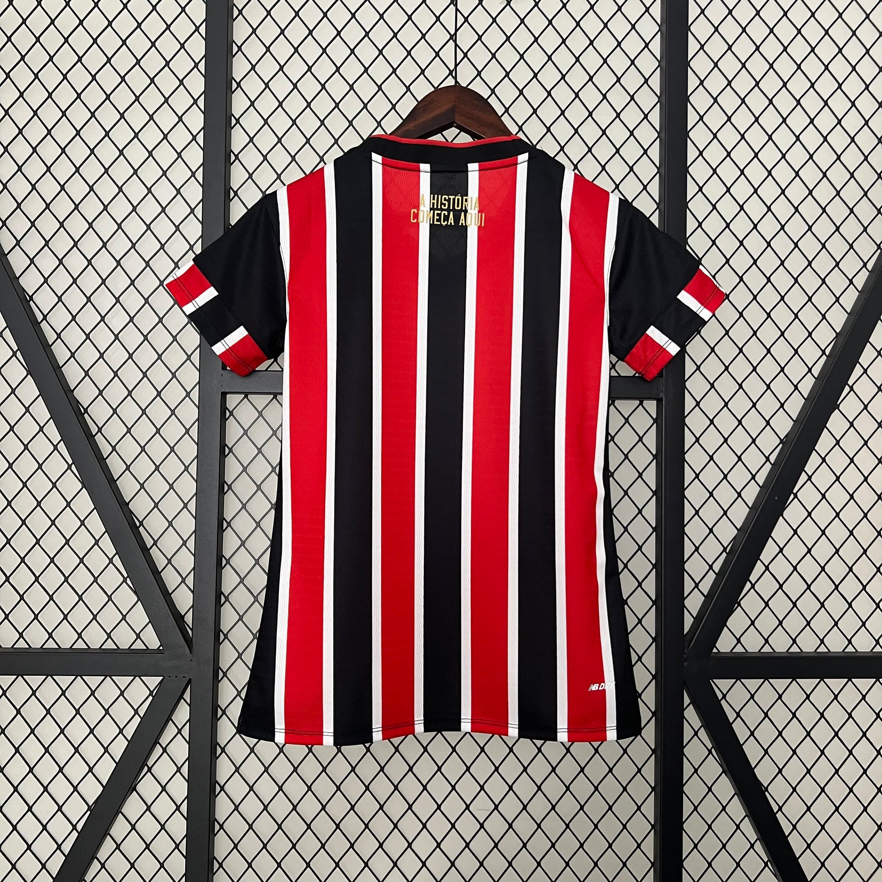 Camisa Feminina São Paulo I 23/24 New balance- Preta e Vermelha