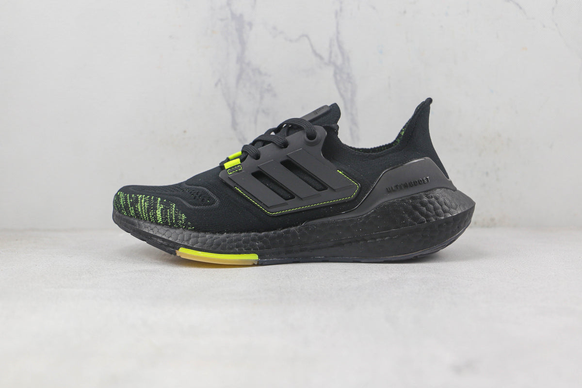 Tênis Adidas Ultra Boost 22  Black Solar Yellow