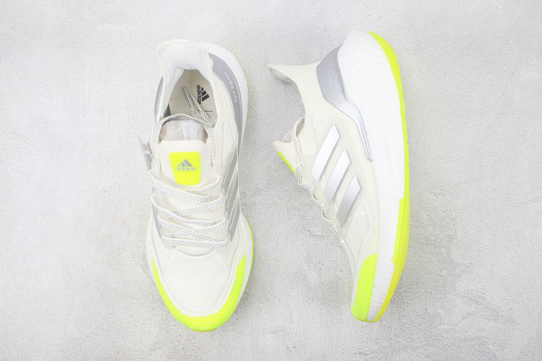 Tênis Adidas Ultra Boost 22 White Silver Metallic x Ivy Park