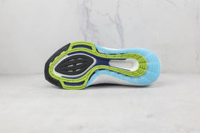 Tênis Adidas Ultra Boost 22 Blue and White