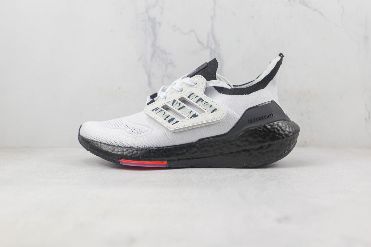 Tênis Adidas Ultra Boost 22  White Black