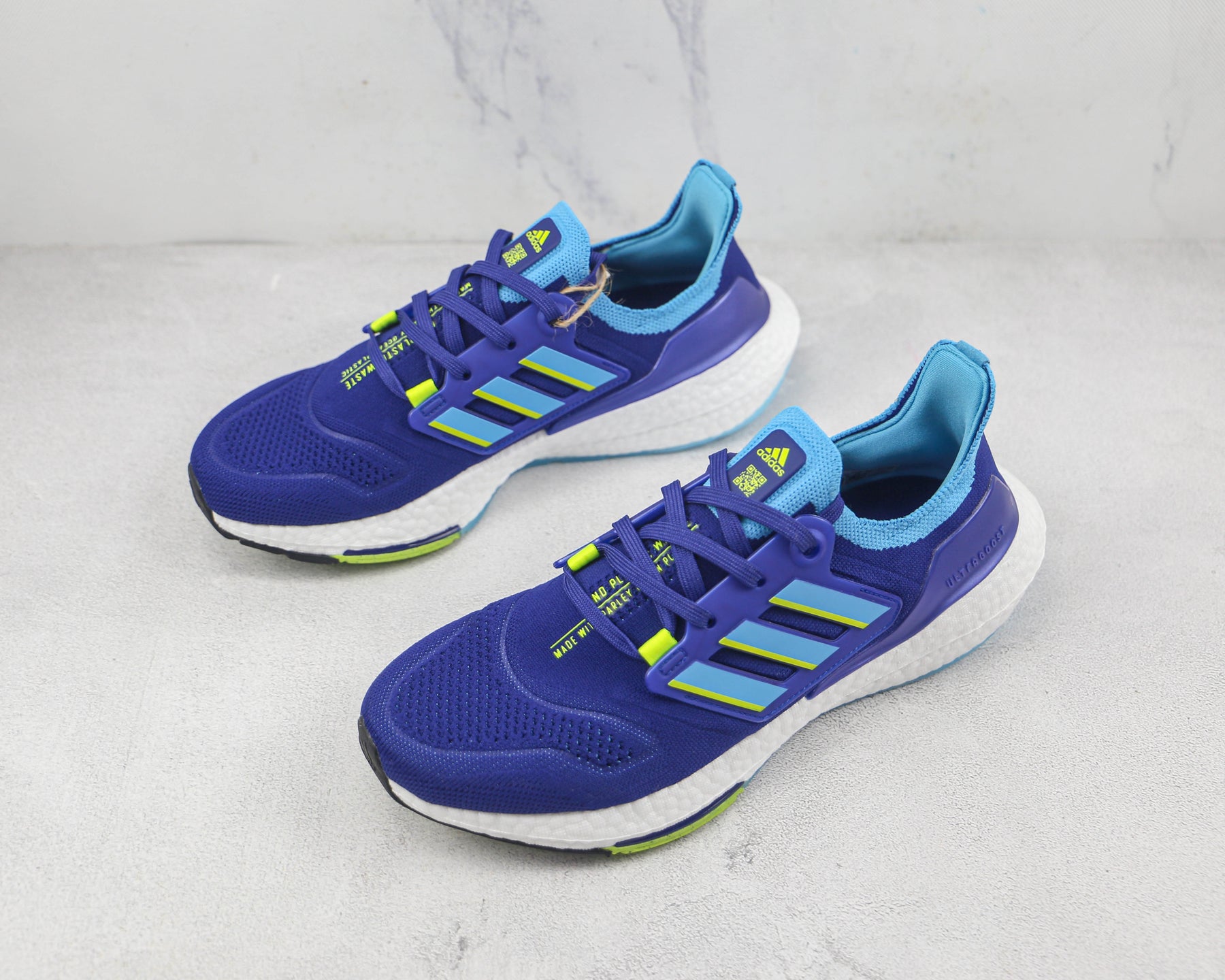 Tênis Adidas Ultra Boost 22 Blue and White